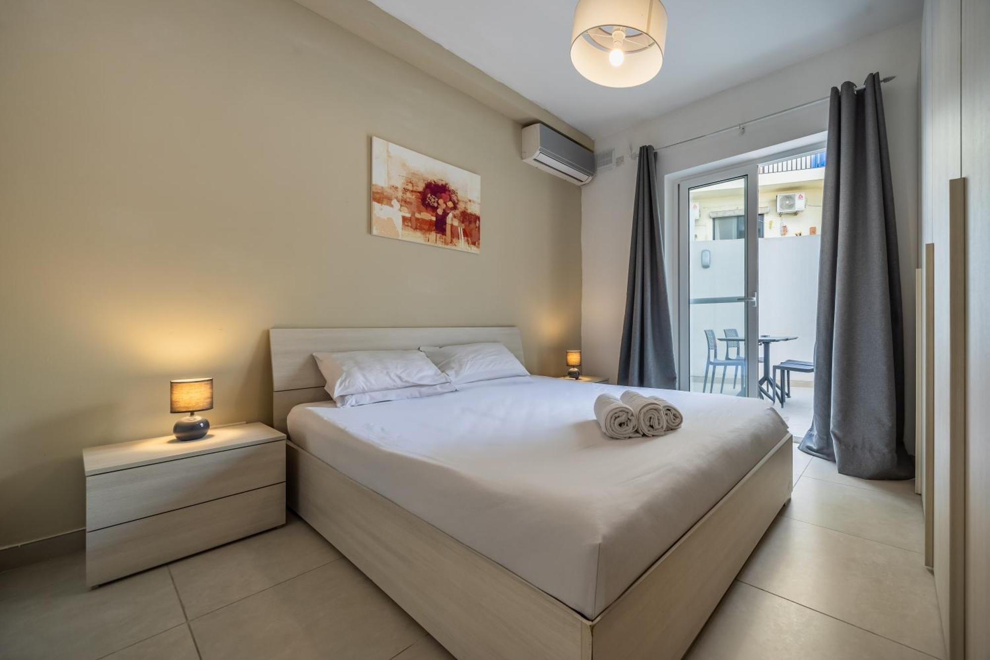 Superb 3Br Apt Close To Seafront グジラ 部屋 写真